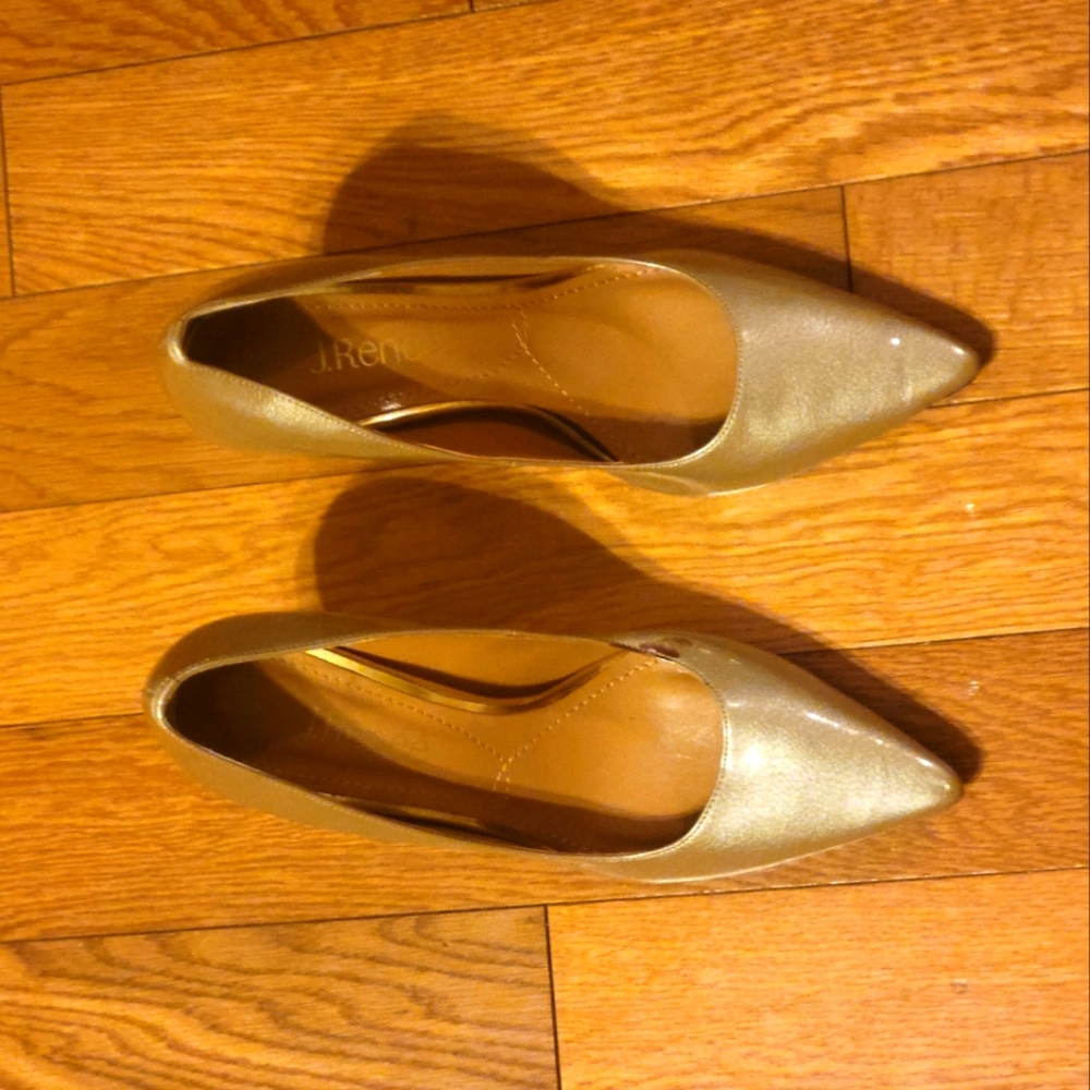 J. Renee gold heels. Spot on pic 5. Imperfection pic 6. Size  7